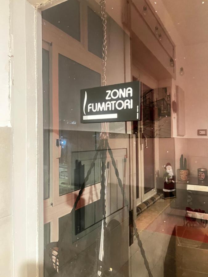 فندق Shiva House نابولي المظهر الخارجي الصورة