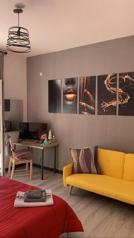 فندق Shiva House نابولي المظهر الخارجي الصورة